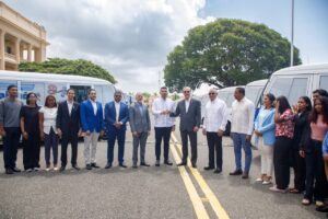 Presidente Abinader transforma la movilidad universitaria con la entrega de 40 nuevos autobuses en beneficio de miles de estudiantes de todo el país