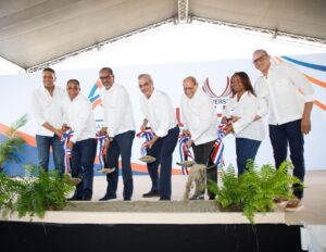 Presidente Abinader deja iniciados los trabajos para la construcción del nuevo campus de la Universidad Federico Henríquez y Carvajal (UFHEC) y la Plaza ARCASA, que transformarán la educación, el comercio y el empleo en San Juan