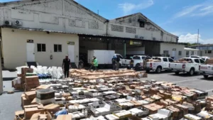 Desmantelan estructura dedicada a la fabricación y distribución clandestina de bebidas alcohólicas