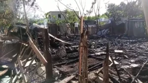 Mujer muere tras incendio que destruyó tres viviendas en Espaillat