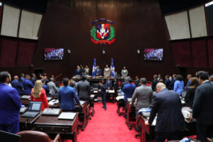 Diputados aprueban penar con multa de hasta 5 millones a quienes causen daños utilizando pesticidas