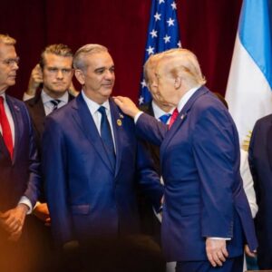 Trump califica a Abinader como «un gran hombre» y destaca labor de embajadora de EE. UU. en RD