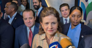Se registra fallo eléctrico cuando Raquel Peña hablaba sobre altas facturaciones con el servicio