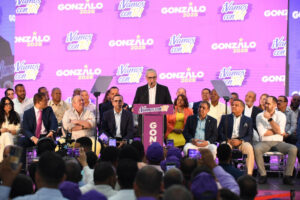 Equipo político de Gonzalo Castillo denuncia que fueron atacados por bombas lacrimógenas