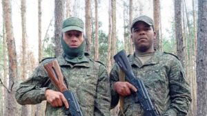 Familia de dominicano en guerra de Rusia dice que resultó herido y parte de sus compañeros murieron