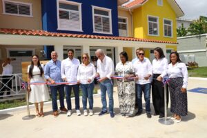 Presidente Luis Abinader y directora ejecutiva del INAIPI, Xiomara Guante, inauguran el CAIPI Canastica, en San Cristóbal.