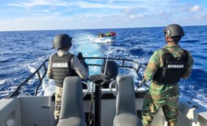 Autoridades interceptan embarcación con 38 haitianos cerca de la frontera marítima