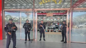 Continúan intervenciones en comercios chinos de Santiago