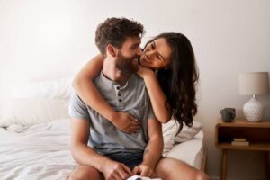 La tendencia de los novios eternos: parejas que deciden vivir separadas