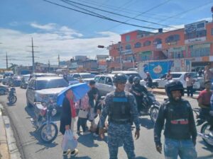Hombre choca a una mujer y luego hiere de un disparo a motorista en Santo Domingo Este