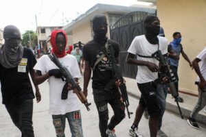 Banda haitiana 400 Mawozo utilizó más de 900 mil municiones de la Policía y el Ejército de RD