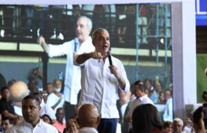 Abinader reitera advertencia a prófugos: «Entréguense ahora que les damos la oportunidad»