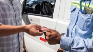 Arrestan a dos contratistas por presunta extorsión a clientes de Edesur