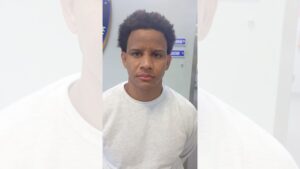 Interpol recibe deportado de EE. UU. a “Petán”, requerido por homicidio en Villa Consuelo