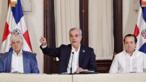 Abinader arremete contra críticas de arroceros; asegura que sector fue consultado antes de medidas