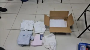 Ocupan ropa impregnada de presunta cocaína en empresa de envíos