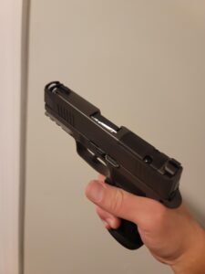 Niño que entró con un arma de fuego a centro educativo sigue bajo protección especial domiciliaria en Azua